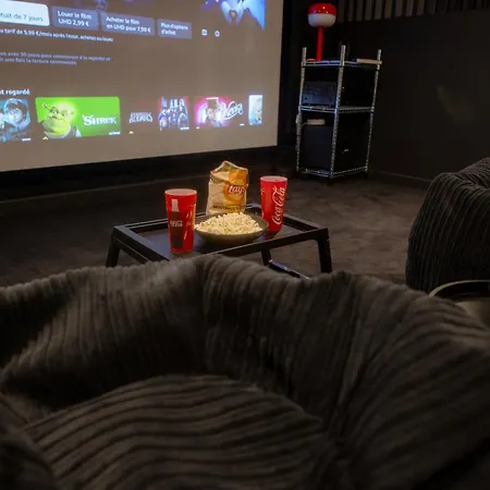 Infinity I Seventharts I Cinema Appartamento Angoulême